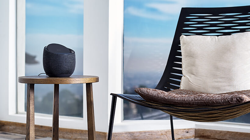 belkin-g1s0001-soundform-elite-smart-speaker-in-living-room-with-chair-black-r01-820×461 (1)